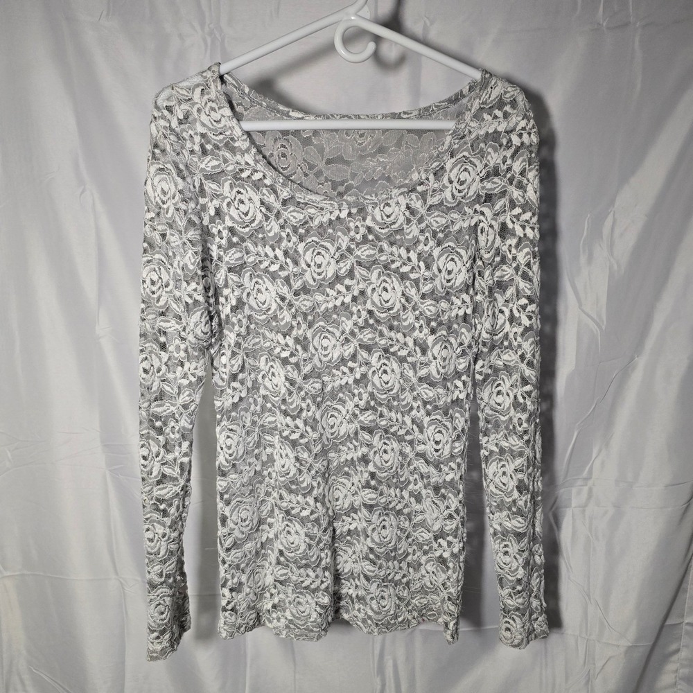Maurices Womens Floral Lace coquette whimsy fairyTop Grey White dainty Medium